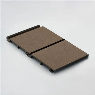 Tablero decorativo compuesto de madera y plástico ignífugo